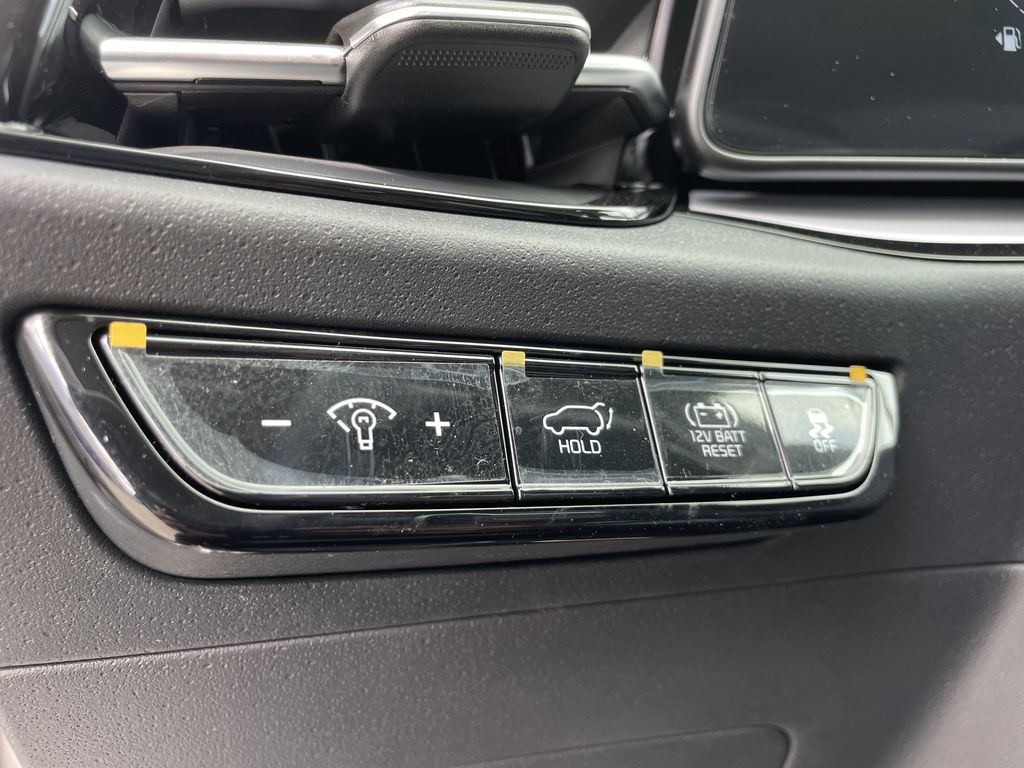 new 2025 Kia Niro car, priced at $33,084