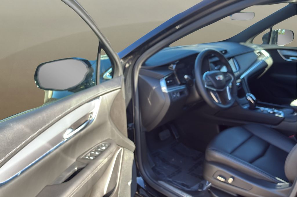 used 2024 Cadillac XT5 car, priced at $35,400