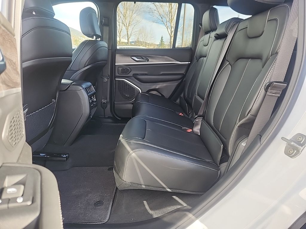 new 2025 Jeep Grand Cherokee car, priced at $46,990