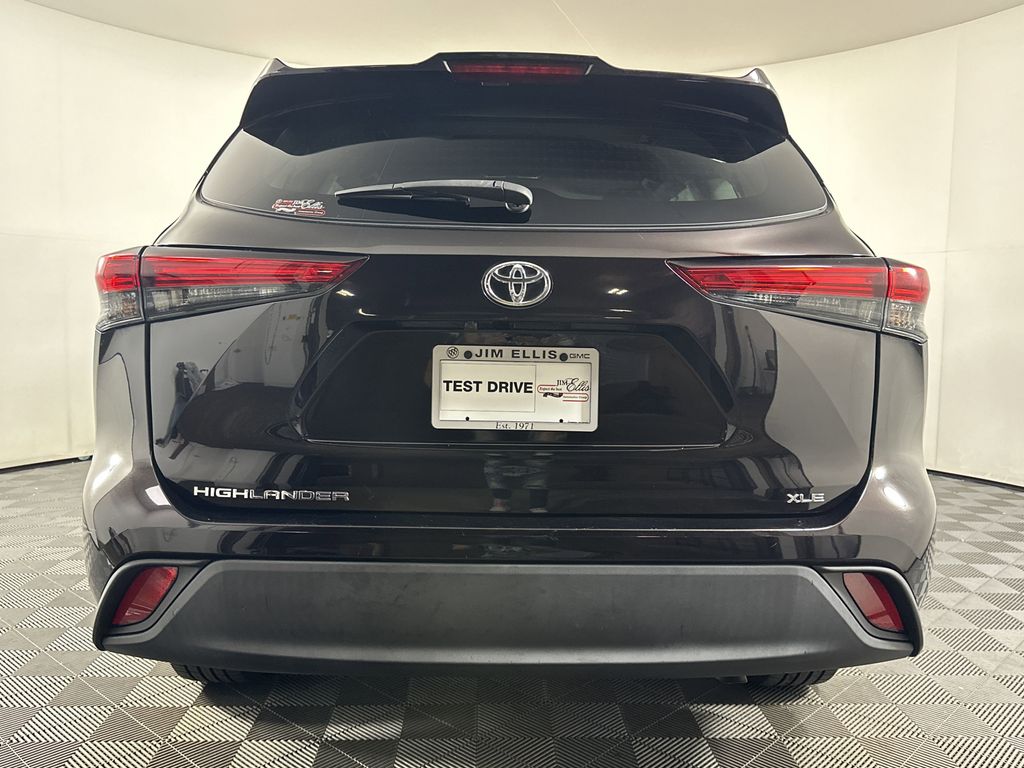 used 2022 Toyota Highlander car, priced at $34,711