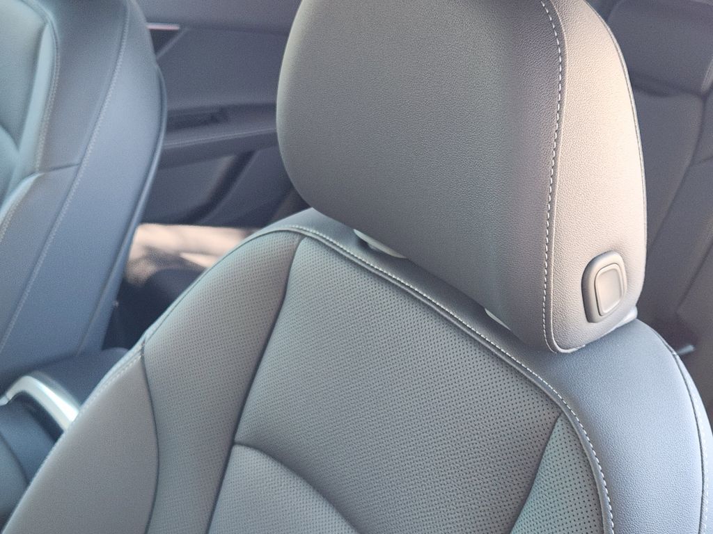new 2025 Audi Q7 car, priced at $77,840