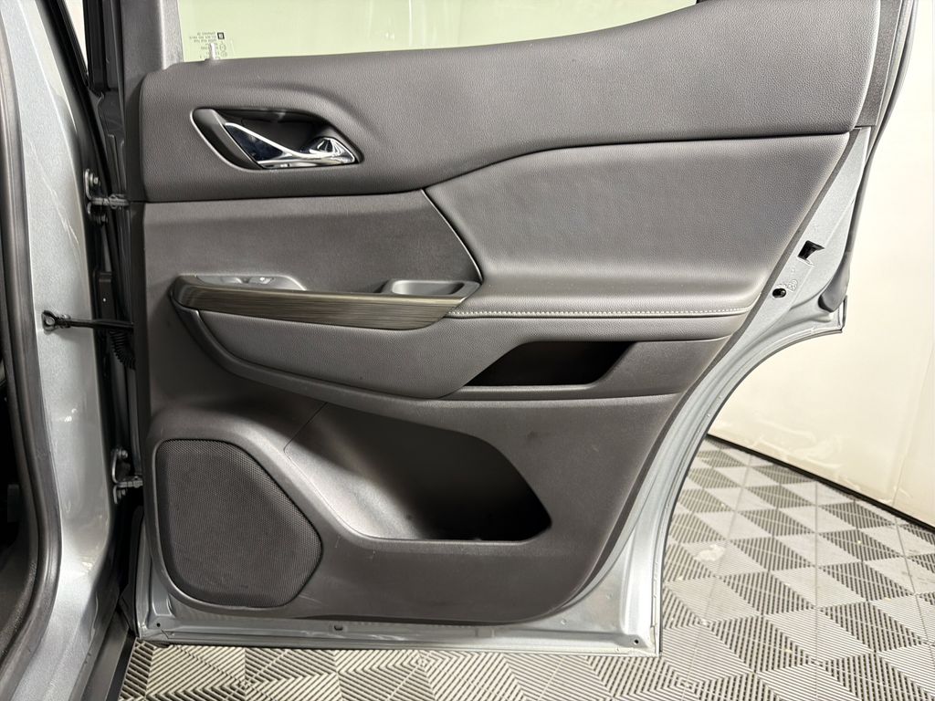 used 2023 GMC Acadia car, priced at $26,555