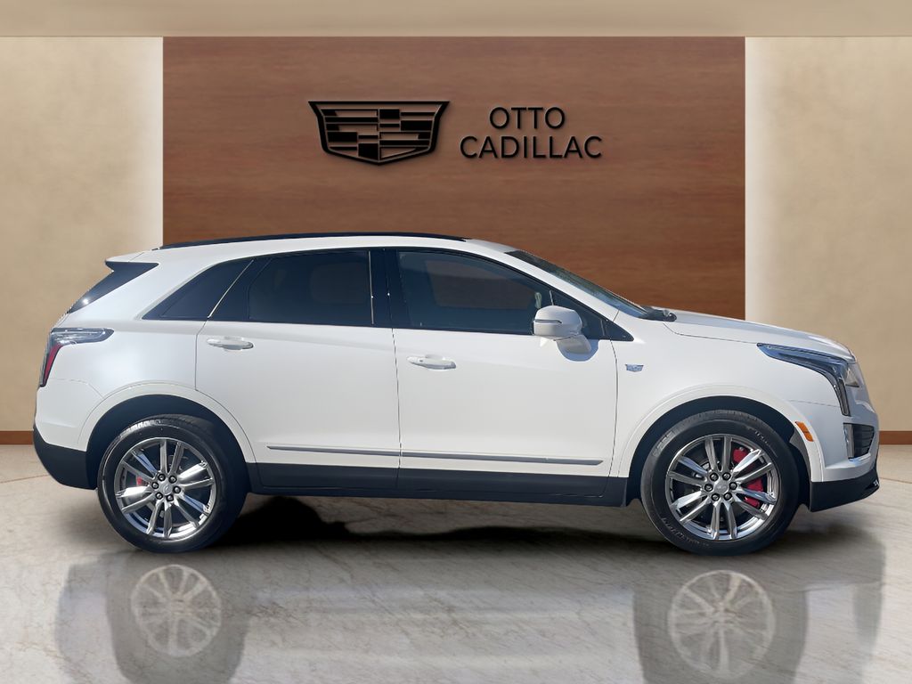 used 2022 Cadillac XT5 car, priced at $37,500