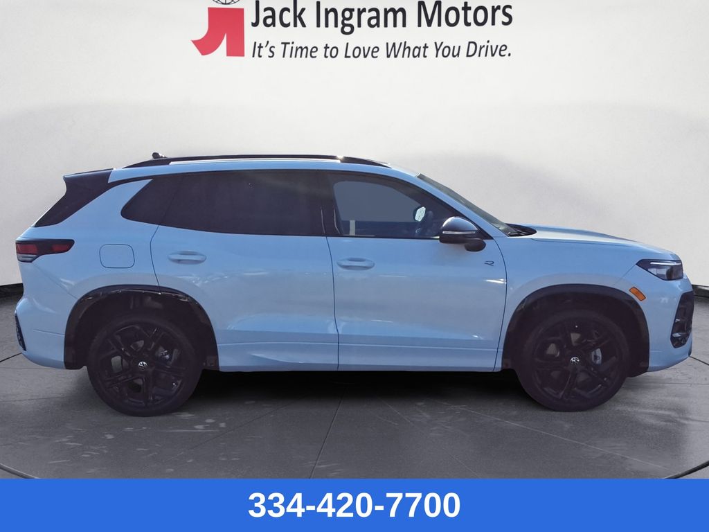 new 2025 Volkswagen Tiguan car, priced at $39,540