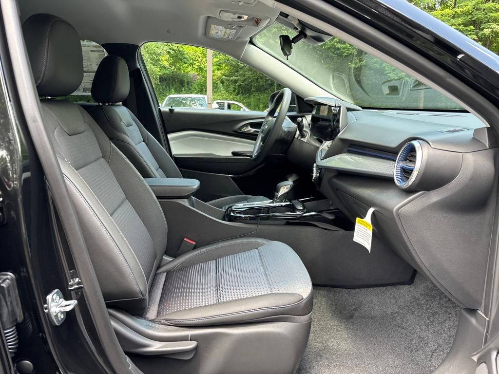 new 2025 Chevrolet Trax car, priced at $24,095
