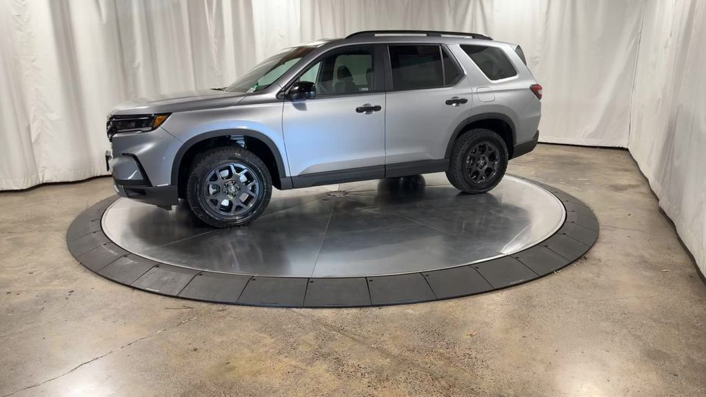new 2025 Honda Pilot car, priced at $50,895