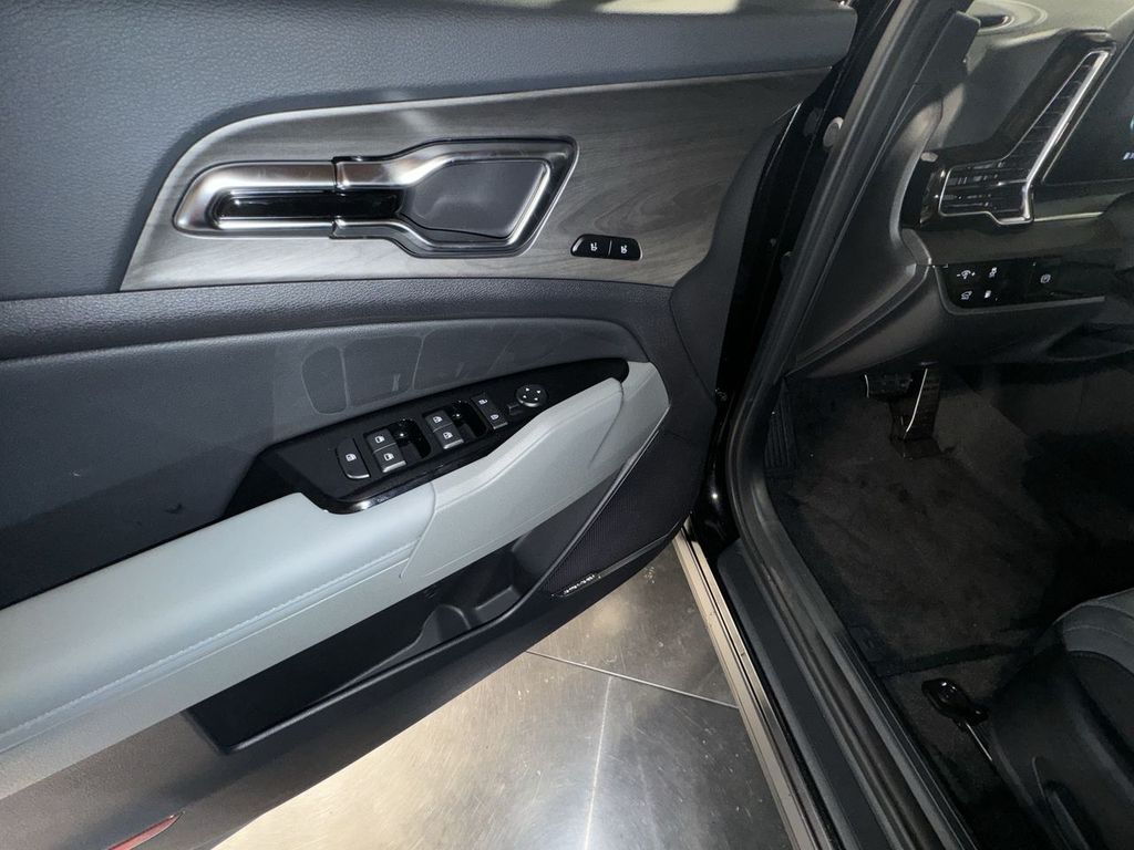 new 2025 Kia Sportage Plug-In Hybrid car, priced at $45,042