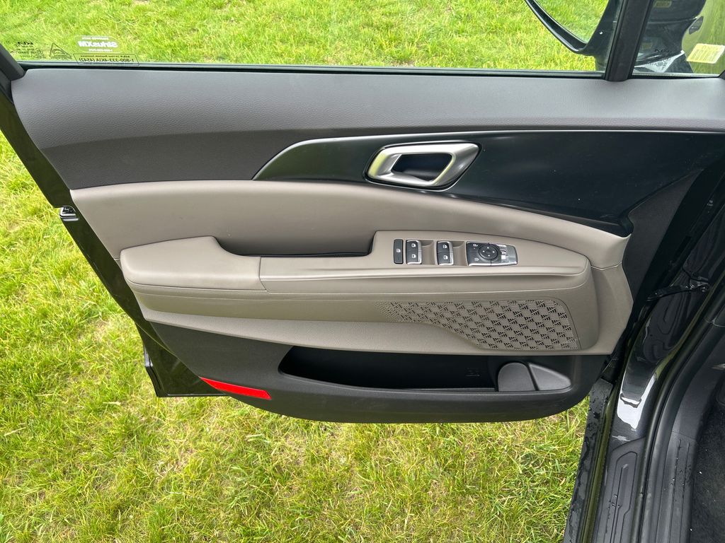new 2026 Kia Carnival Hybrid car, priced at $40,982