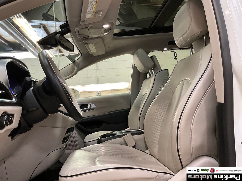 used 2018 Chrysler Pacifica Hybrid car, priced at $22,351