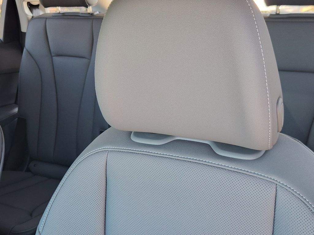 new 2025 Audi Q7 car, priced at $77,010