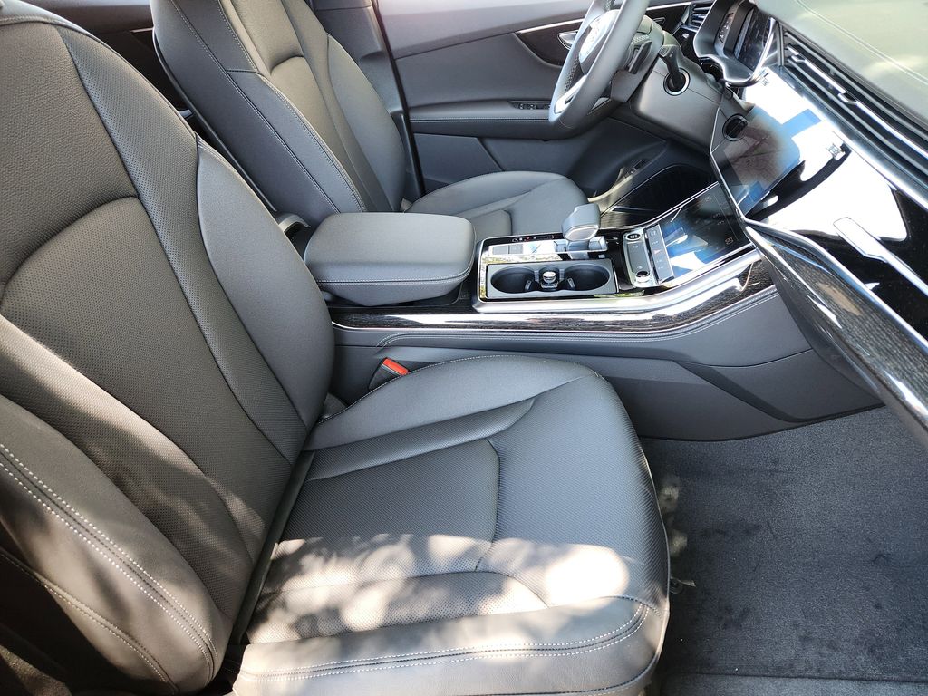 new 2025 Audi Q7 car, priced at $77,840