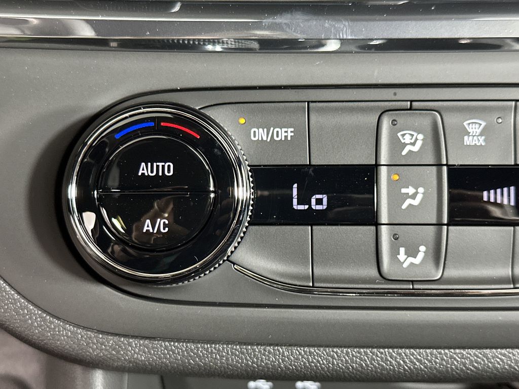 new 2025 Buick Envista car, priced at $25,685