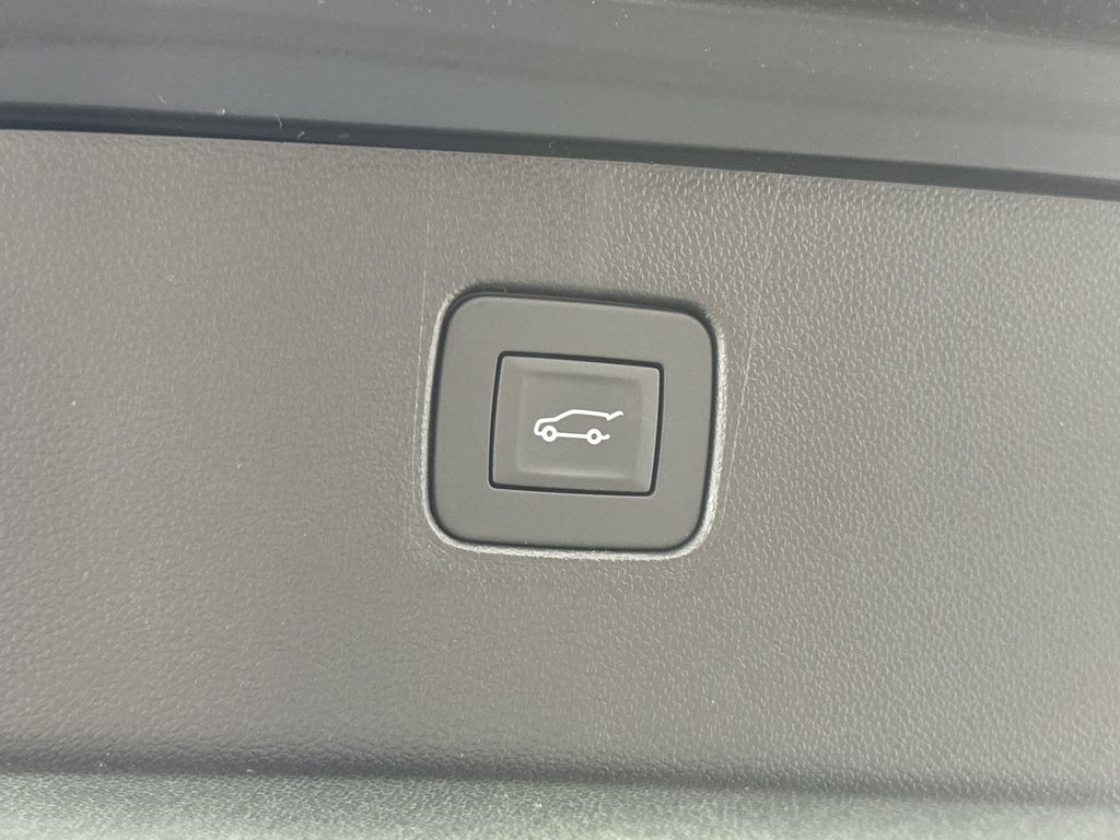 new 2025 Buick Envista car, priced at $29,570