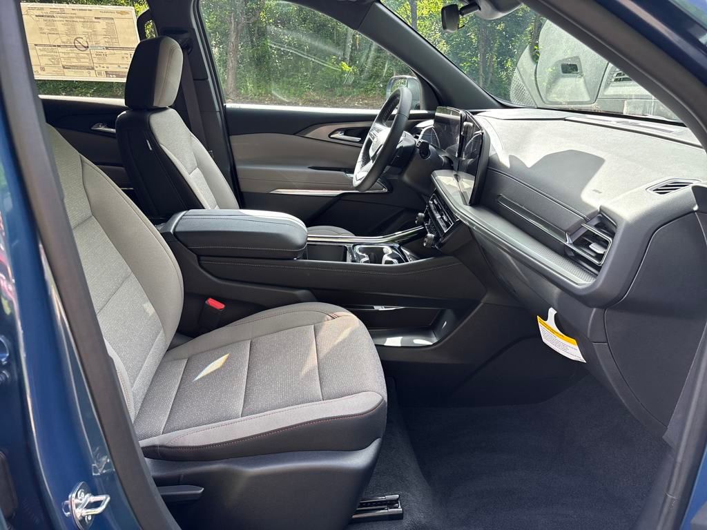 new 2025 Chevrolet Traverse car, priced at $44,695