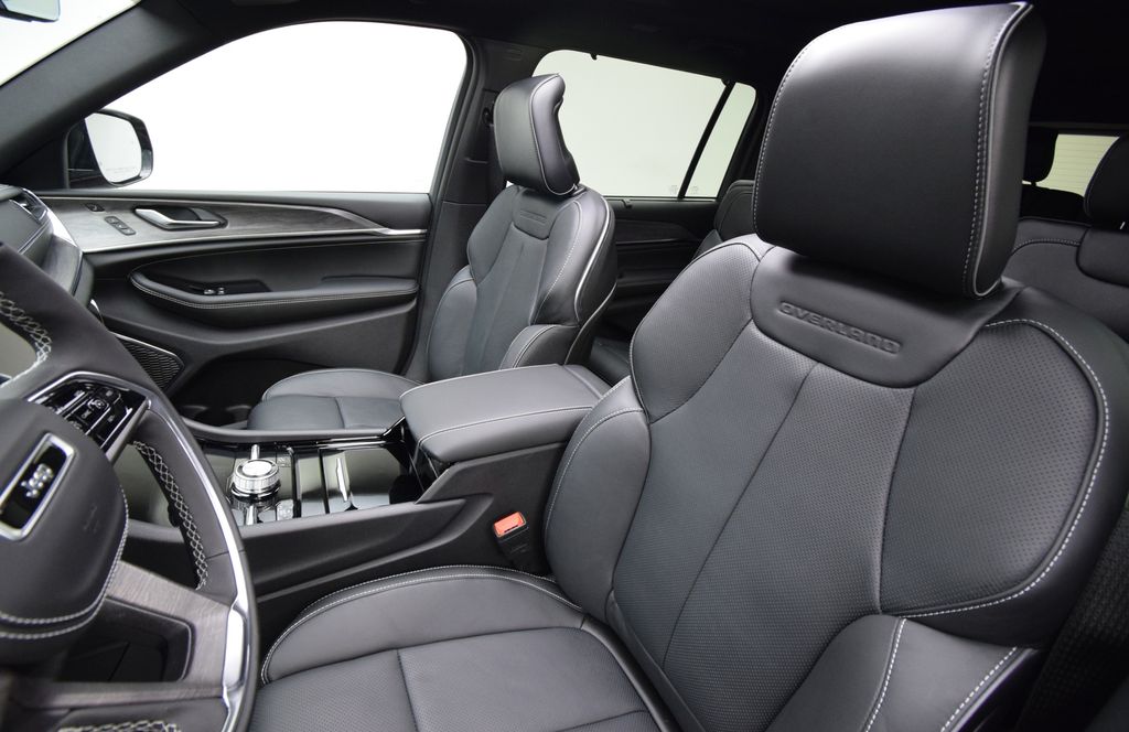 new 2024 Jeep Grand Cherokee L car, priced at $65,451