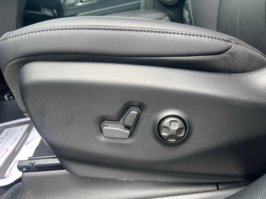new 2025 Chrysler Pacifica car, priced at $43,527