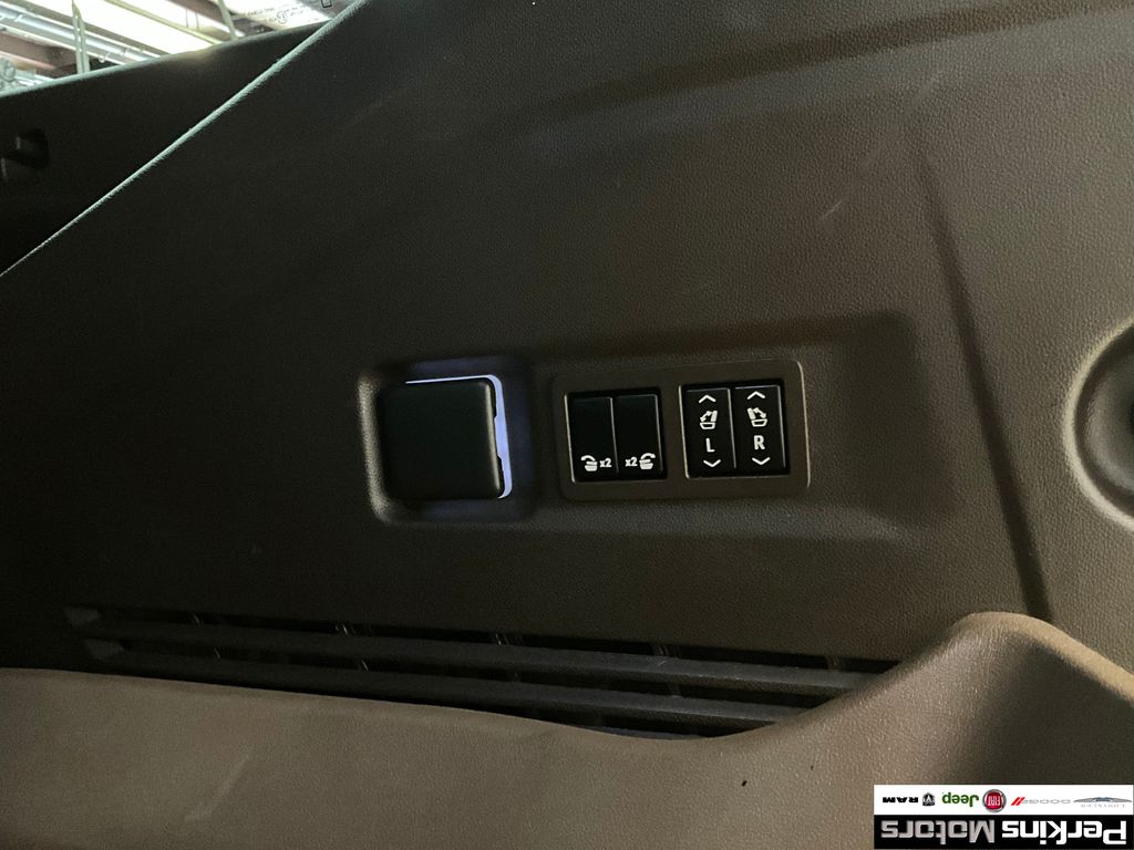 used 2022 GMC Yukon XL car, priced at $61,466