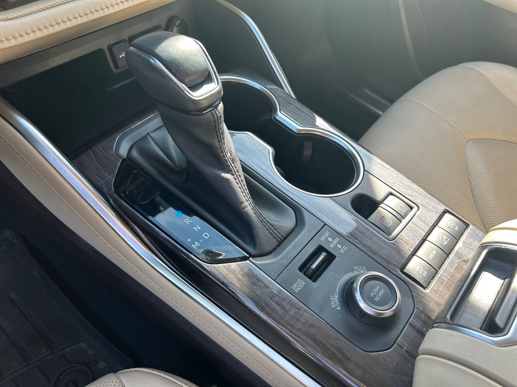 used 2021 Toyota Highlander car, priced at $35,300