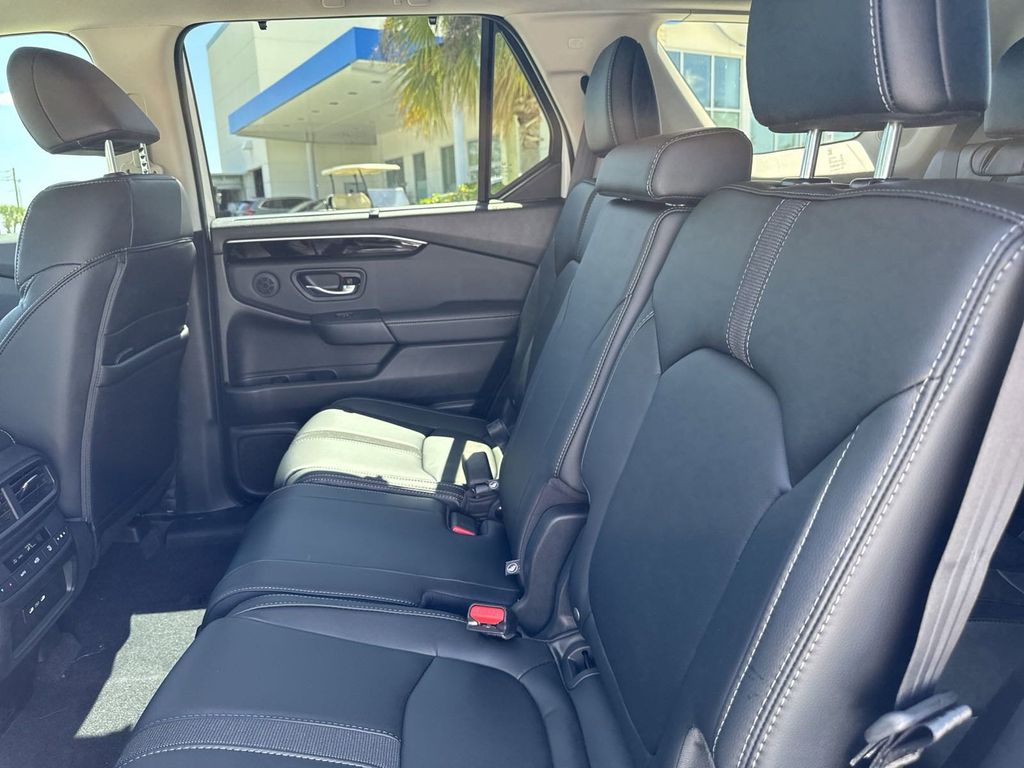 new 2025 Honda Pilot car, priced at $47,429
