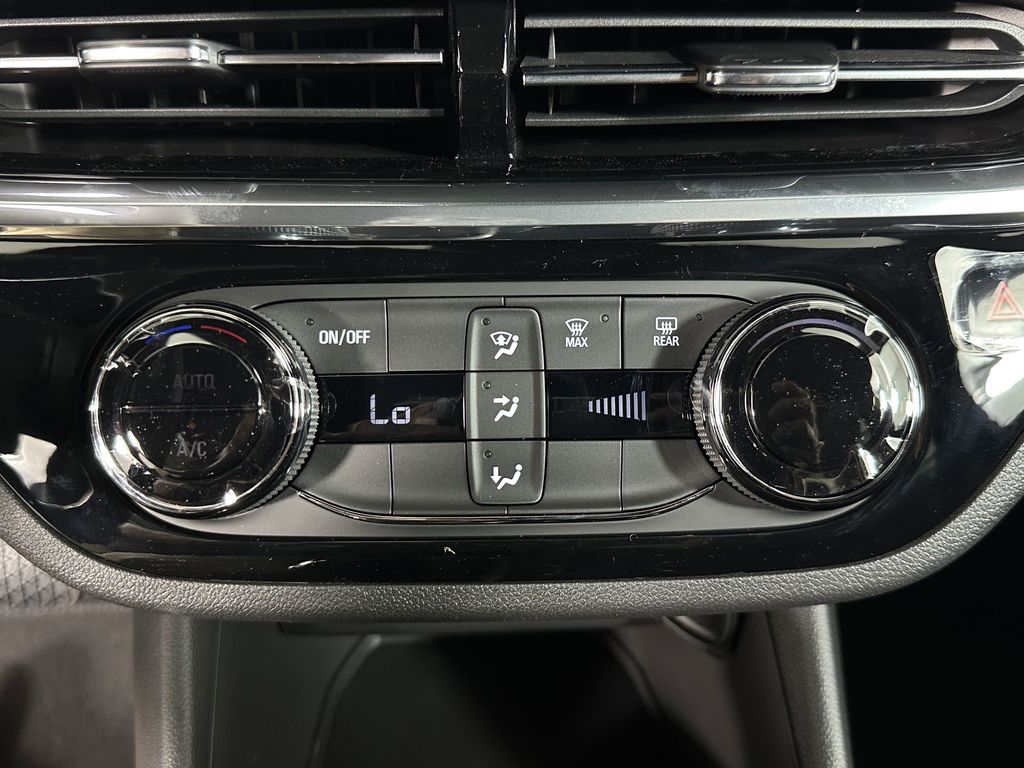 new 2025 Buick Envista car, priced at $28,080