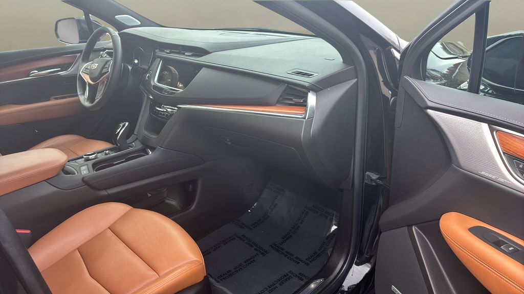 used 2023 Cadillac XT5 car, priced at $31,000