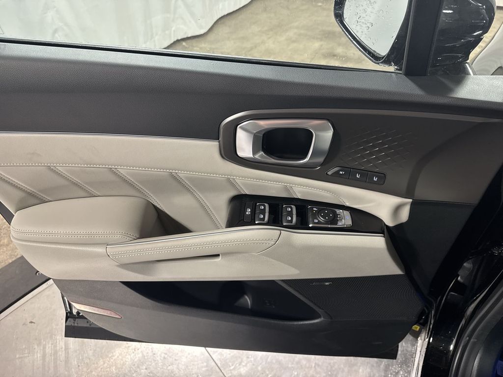 new 2025 Kia Sorento Hybrid car, priced at $47,223