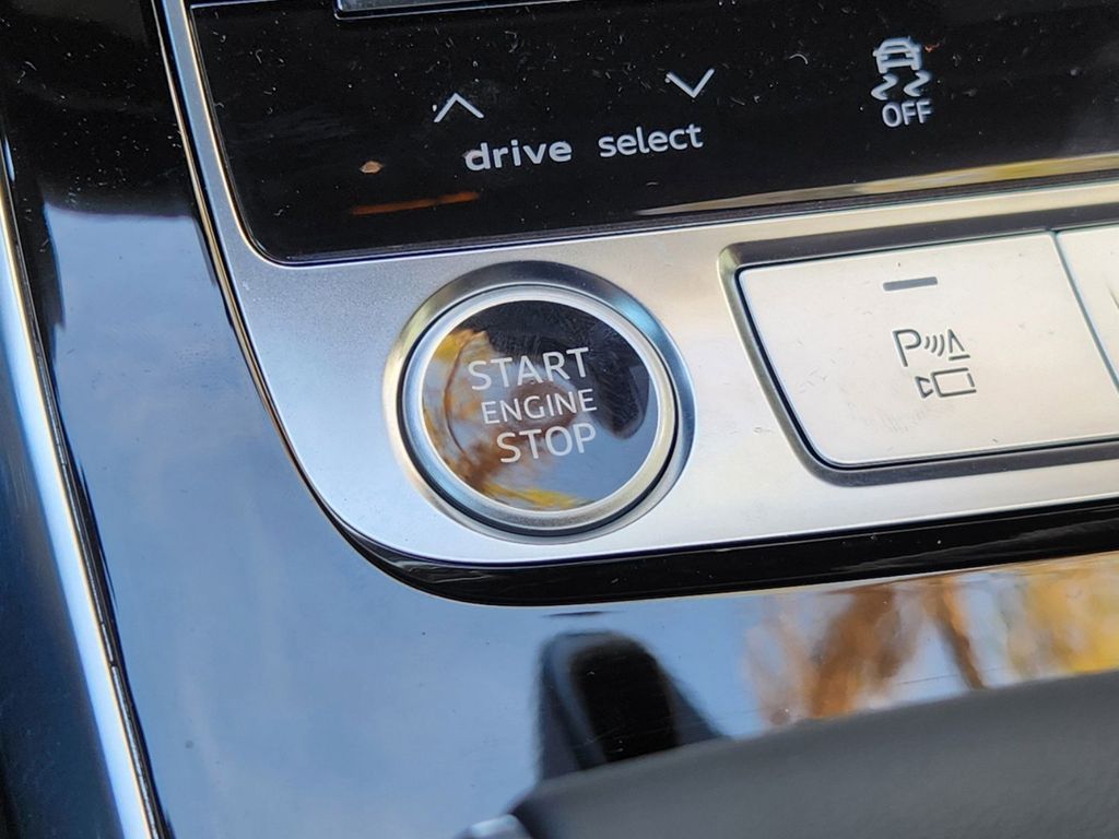 new 2025 Audi Q8 car, priced at $90,715