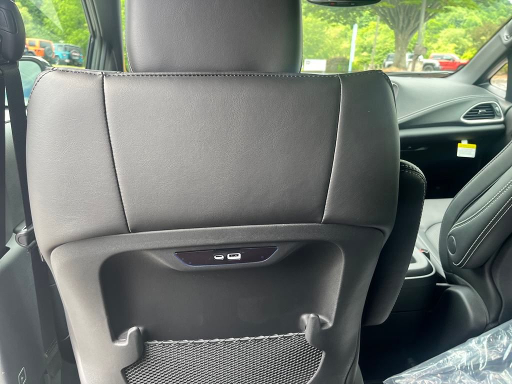 new 2025 Chrysler Pacifica car, priced at $43,527