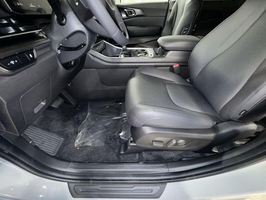new 2025 Kia Carnival car, priced at $47,912