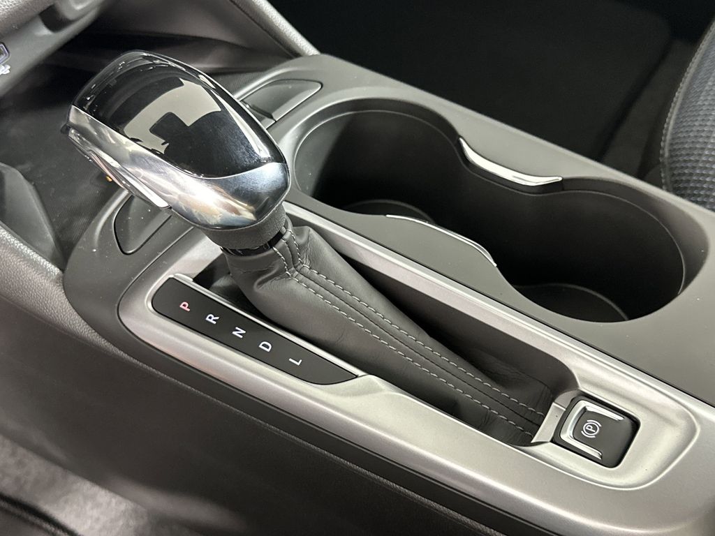 new 2025 Buick Envista car, priced at $27,375