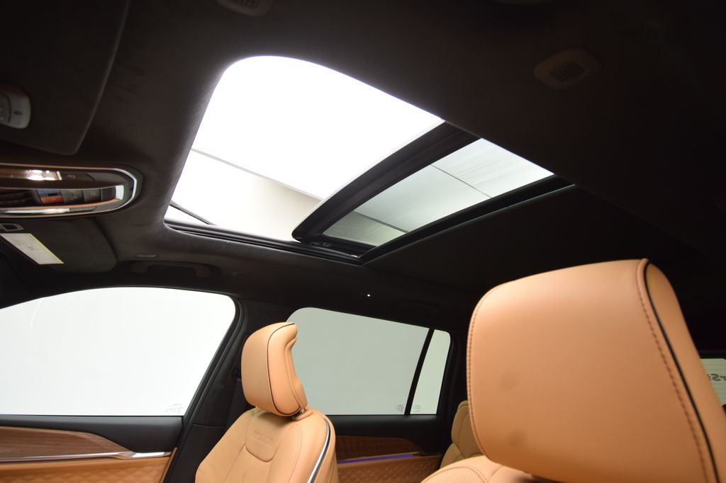 new 2025 Jeep Grand Cherokee L car, priced at $70,107