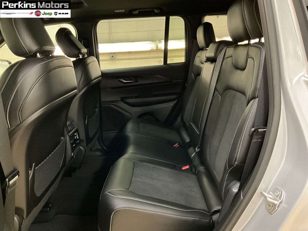 new 2025 Jeep Grand Cherokee car, priced at $43,994