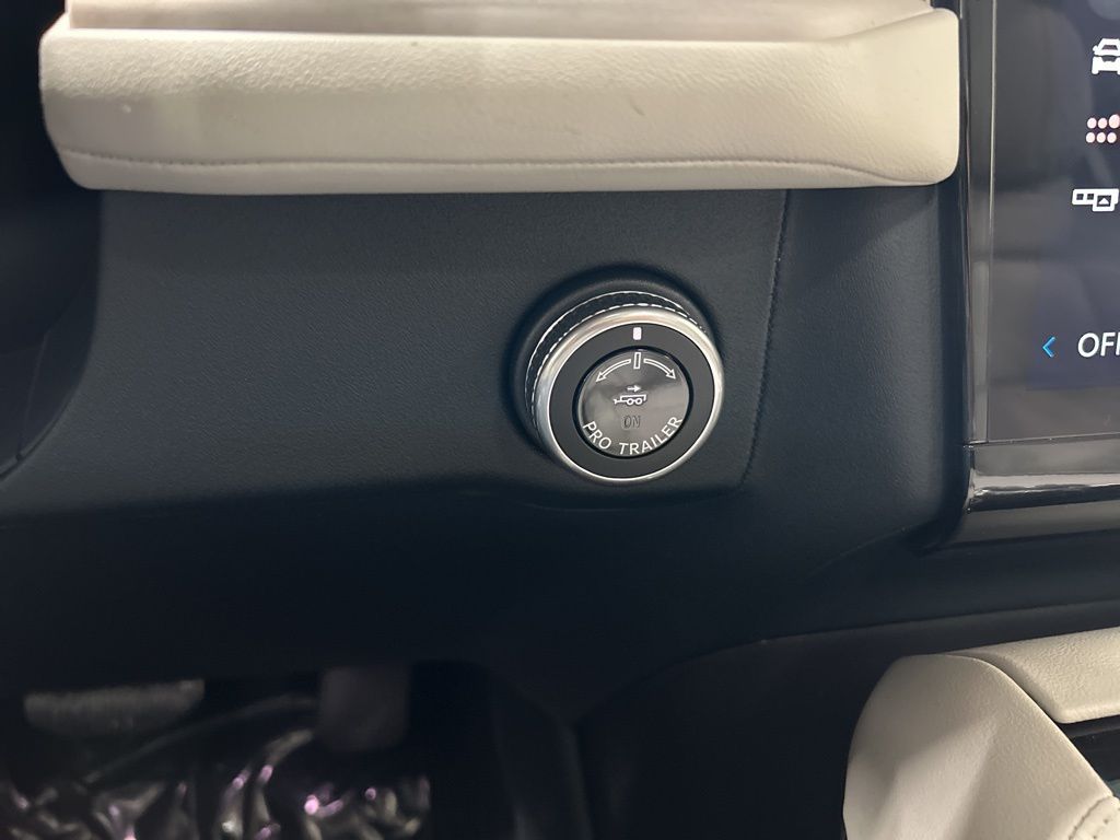 new 2025 Lincoln Navigator L car, priced at $104,685