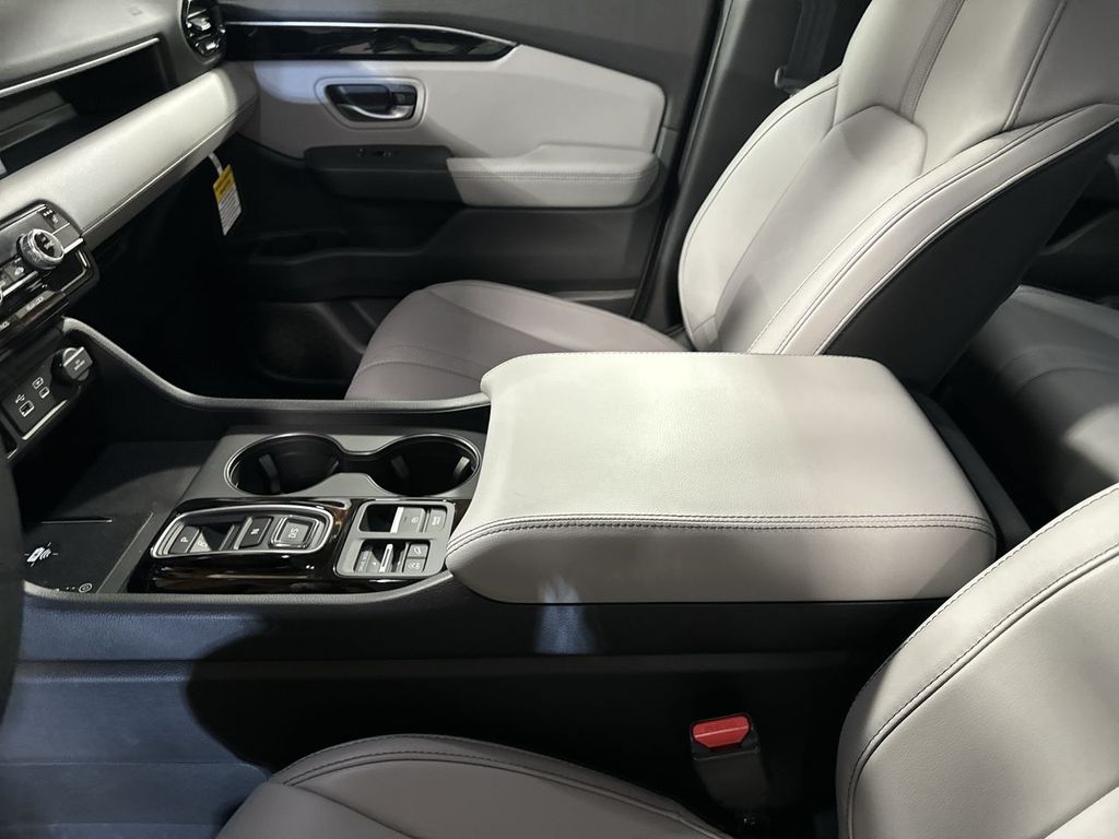 new 2025 Honda Pilot car, priced at $47,095