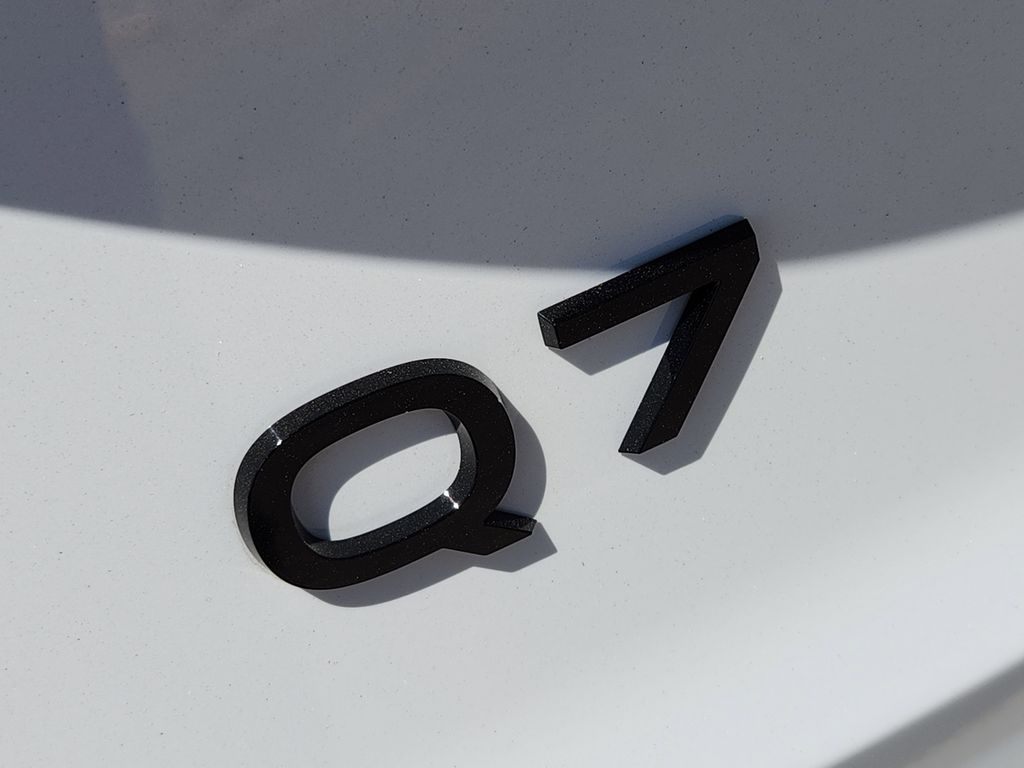 new 2025 Audi Q7 car, priced at $77,840