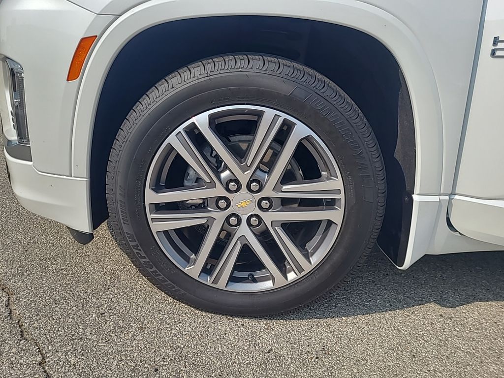 used 2022 Chevrolet Traverse car, priced at $37,563