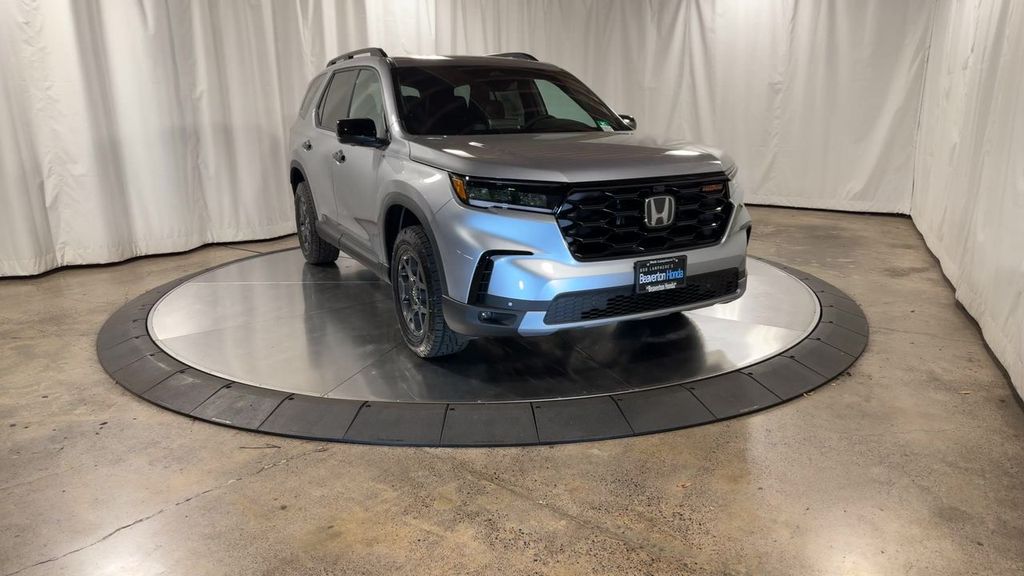 new 2025 Honda Pilot car, priced at $50,895