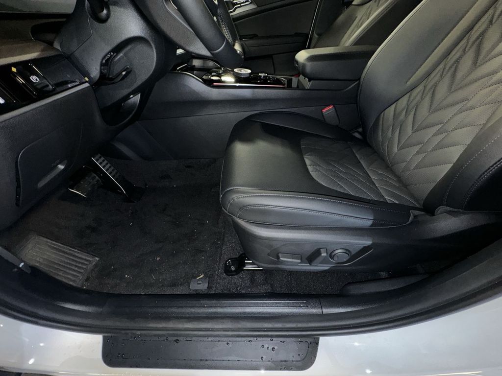 new 2025 Kia Sportage Plug-In Hybrid car, priced at $44,411