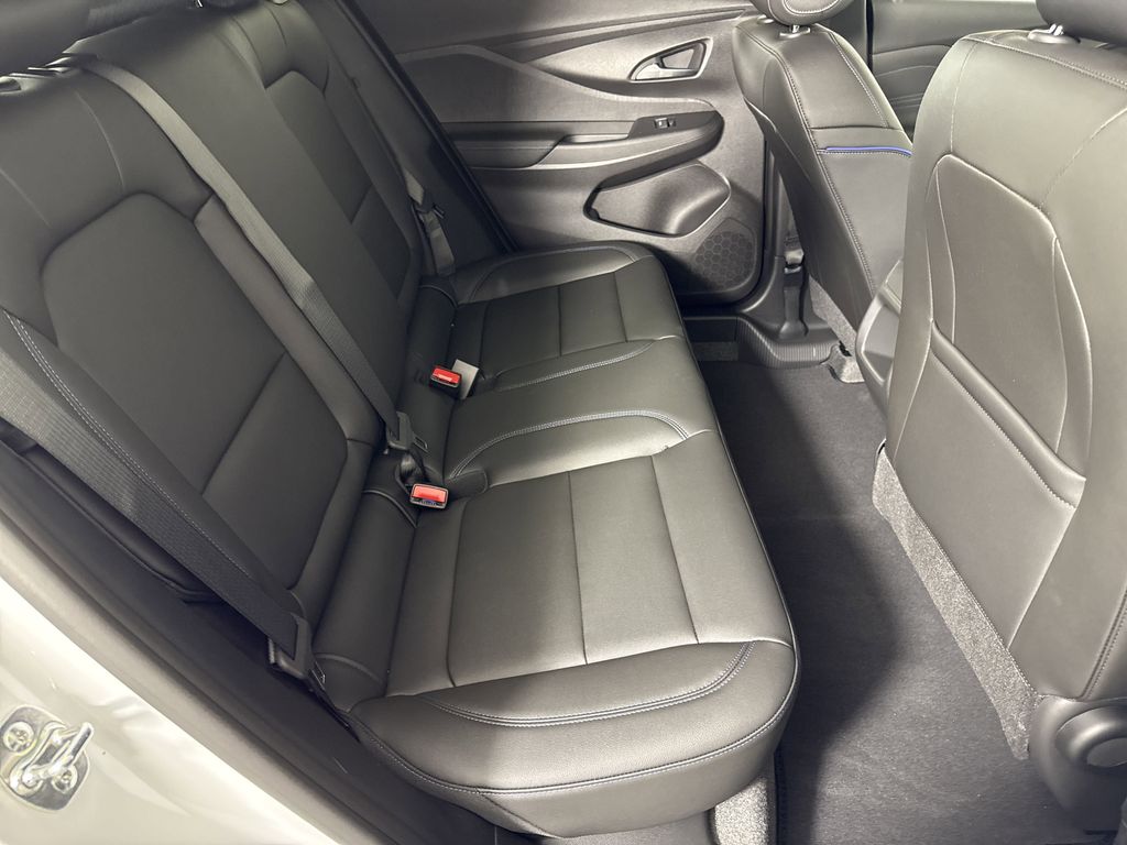 new 2025 Buick Envista car, priced at $29,075