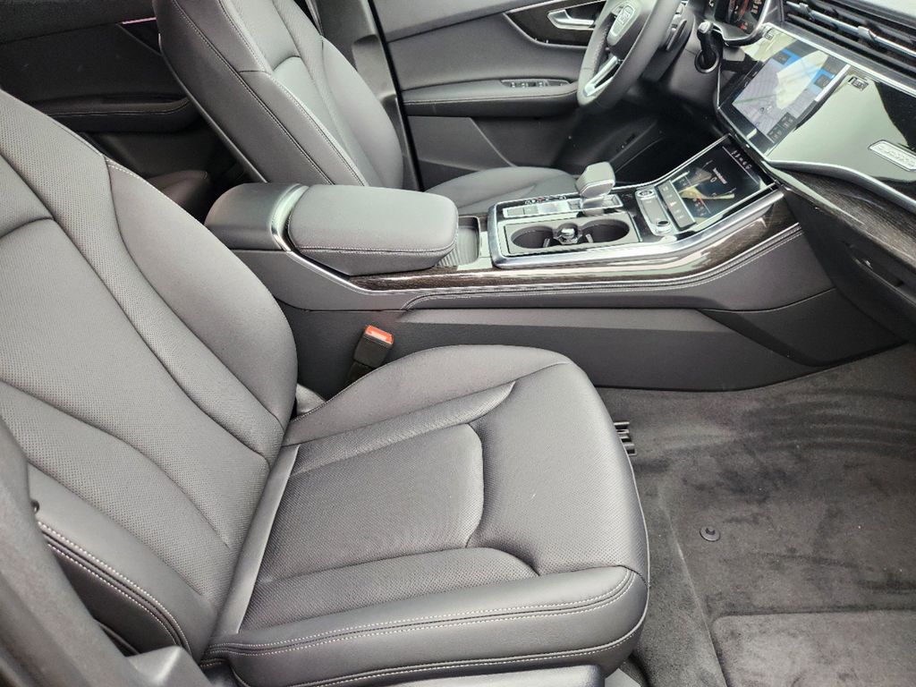 new 2025 Audi Q7 car, priced at $75,890