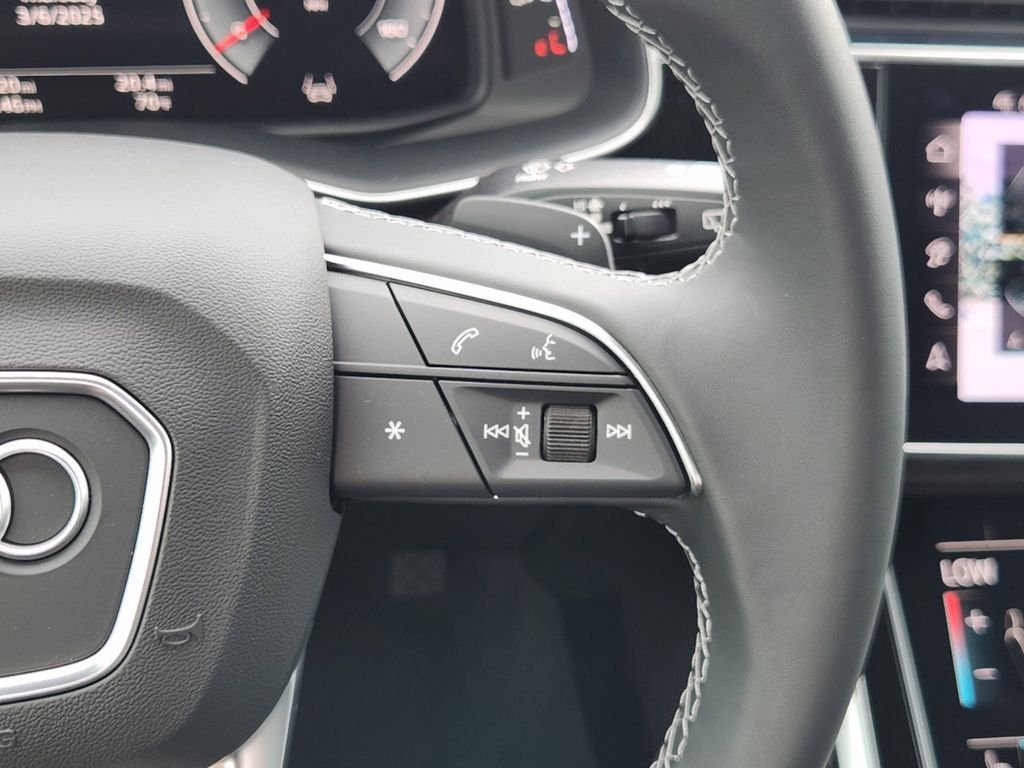 new 2025 Audi Q7 car, priced at $77,750