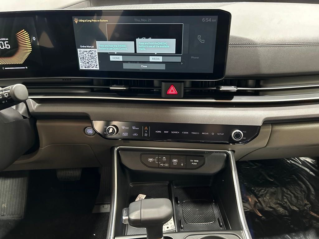 new 2025 Kia Carnival car, priced at $41,685