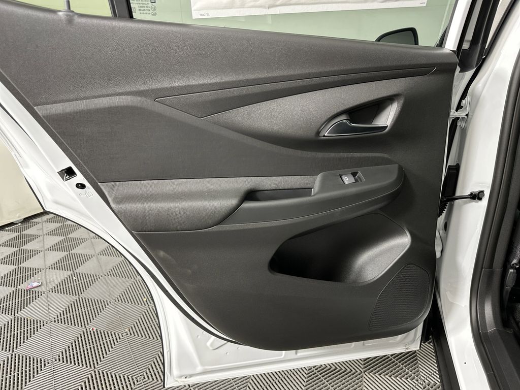 new 2025 Buick Envista car, priced at $24,695