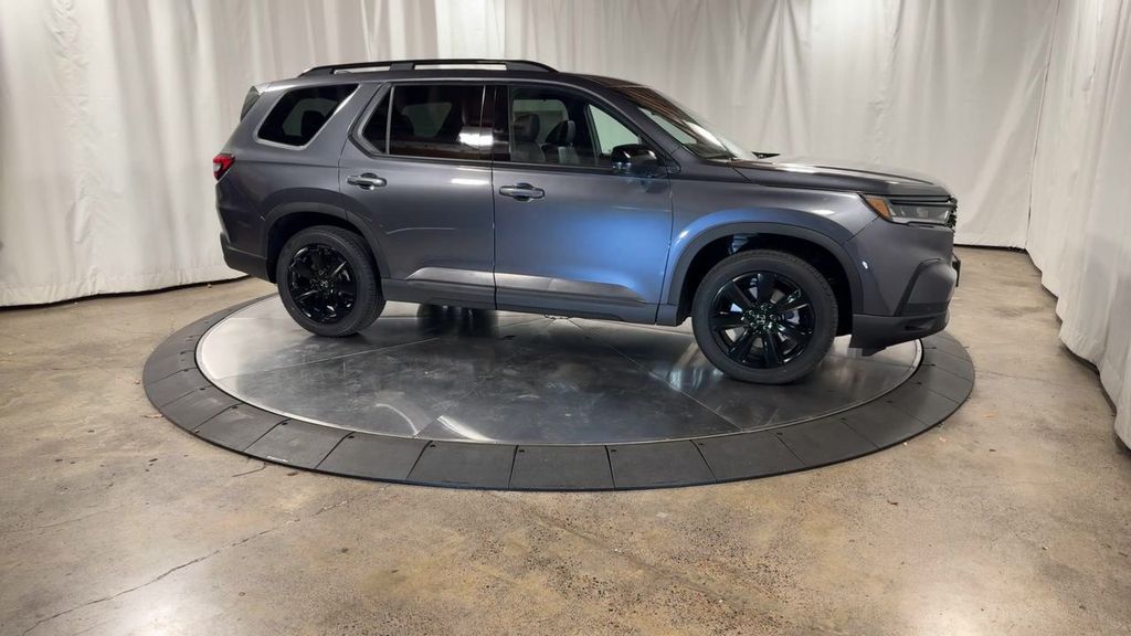 new 2025 Honda Pilot car, priced at $56,075