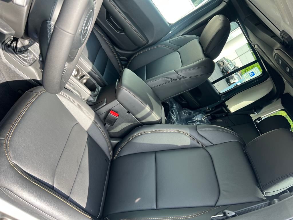 new 2025 Jeep Gladiator car, priced at $46,990