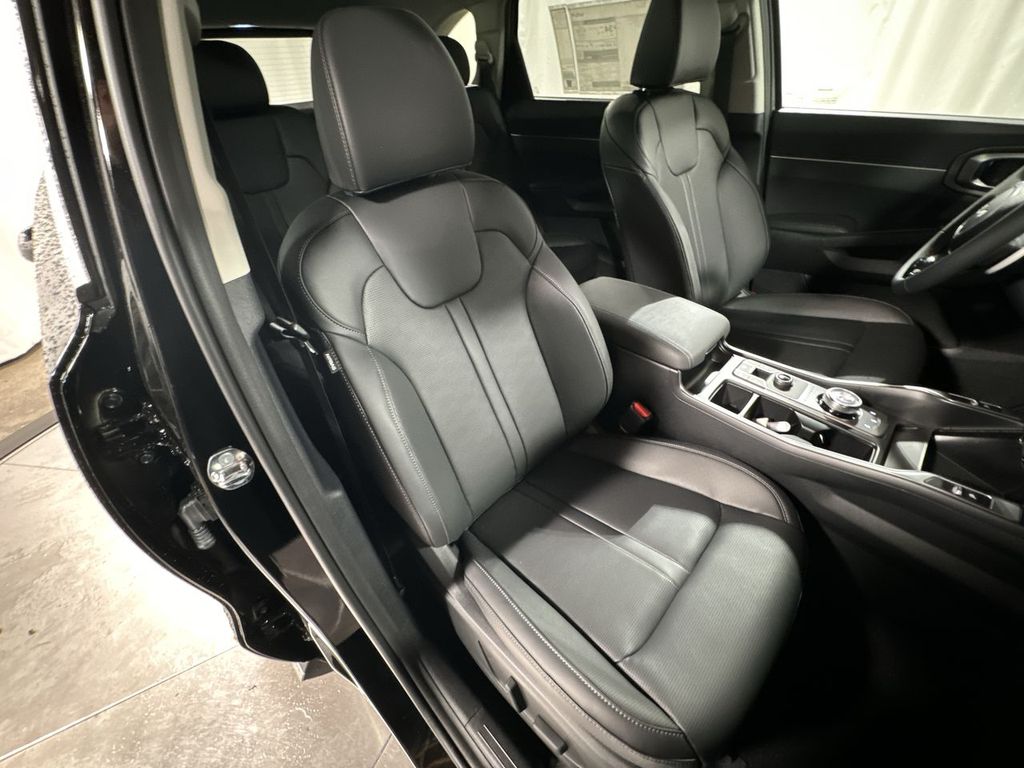 new 2025 Kia Sorento Hybrid car, priced at $42,088