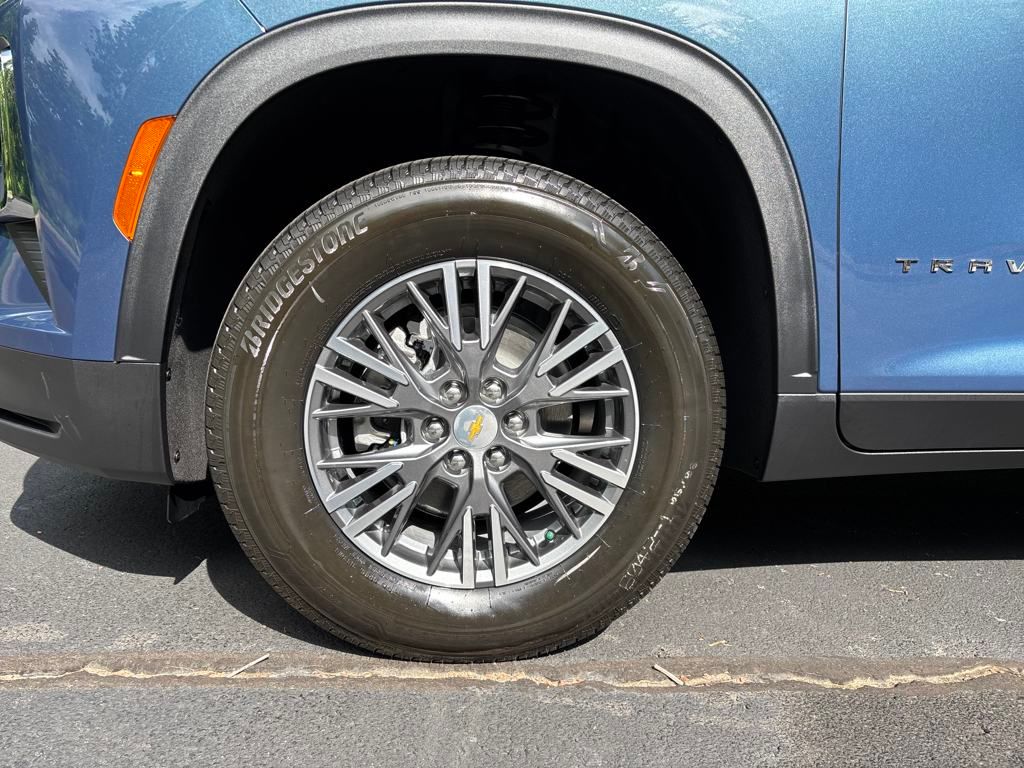 new 2025 Chevrolet Traverse car, priced at $44,695