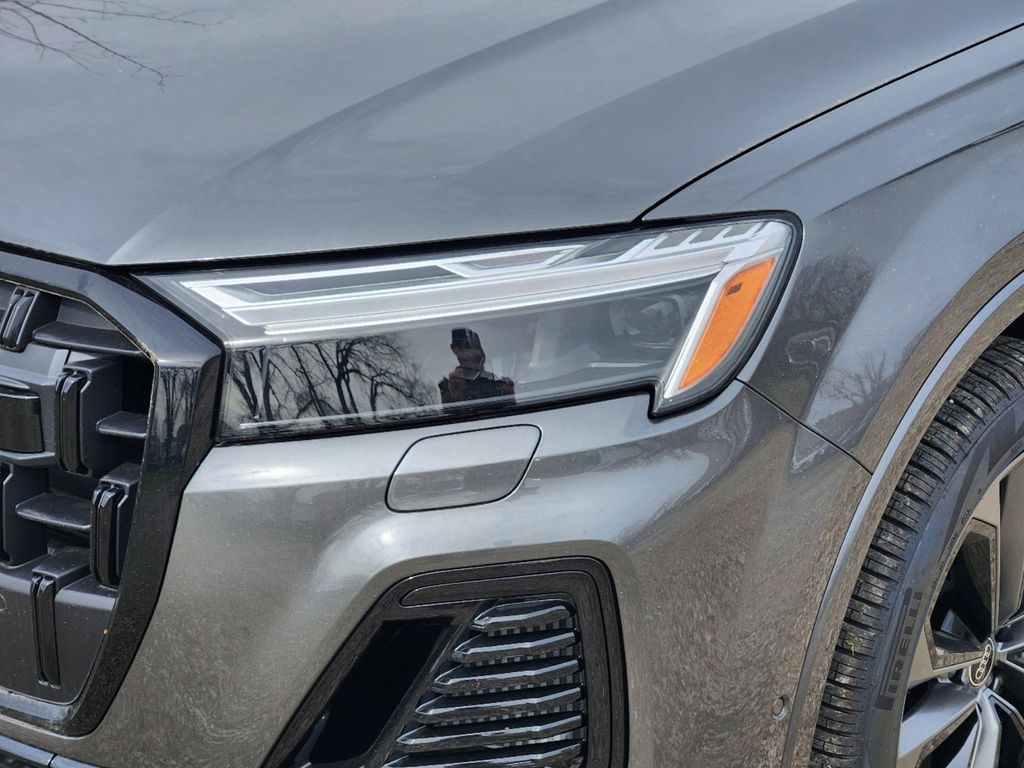 new 2025 Audi Q7 car, priced at $77,750
