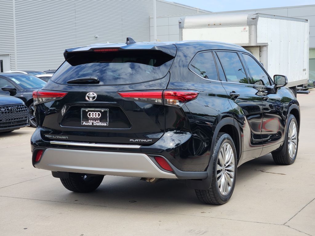 used 2022 Toyota Highlander car, priced at $39,792