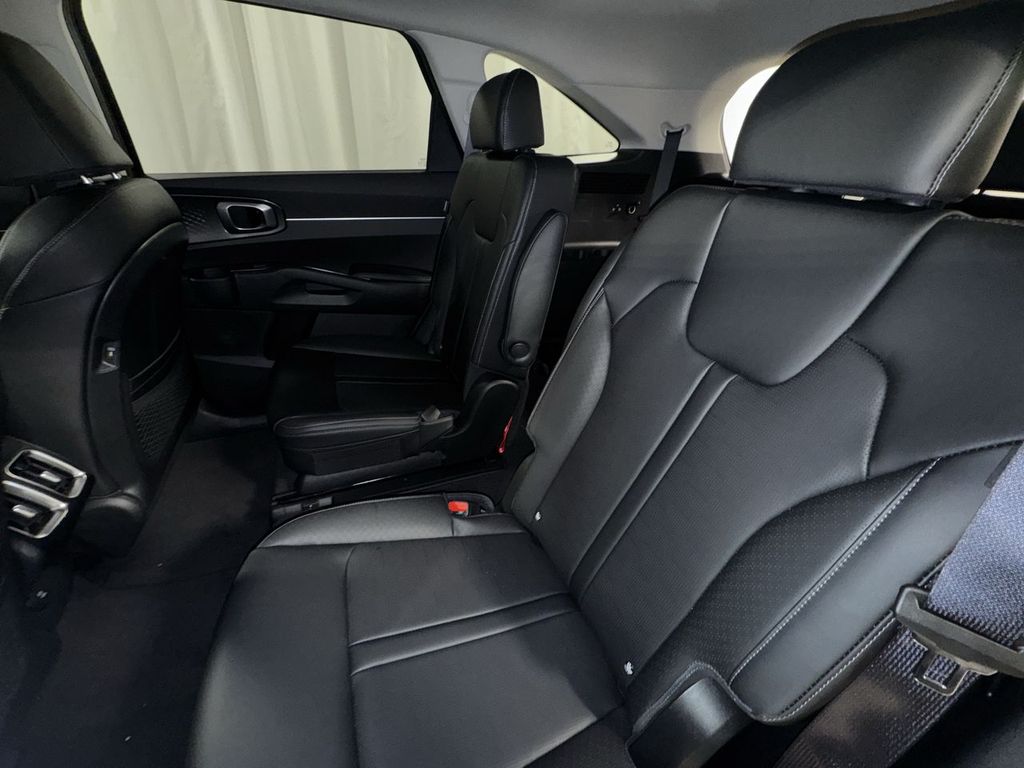 new 2025 Kia Sorento car, priced at $40,546
